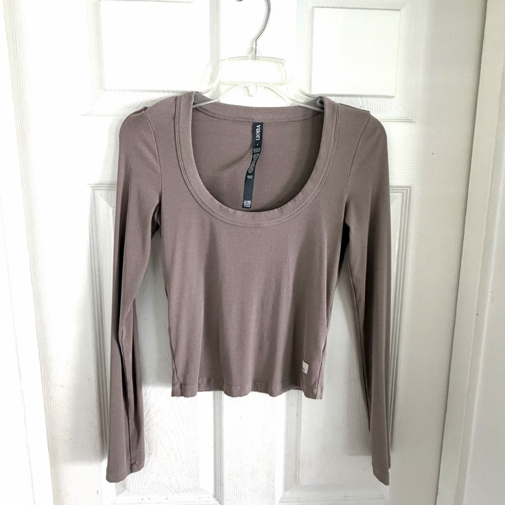 Vuori Long Sleeve Pose Scoop Tee - Picture 5 of 7